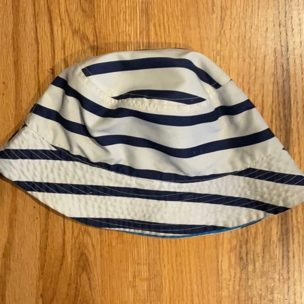 Hanna Andersson - Toddler’s Sun Bucket Hat - Reversible - White/Blue